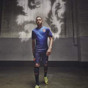 体育娱乐平台-王者归来！Faker复出首战刷新纪录，G2主场沸腾见证传奇，王者归来！Faker复出首战刷新纪录，G2主场沸腾见证传奇